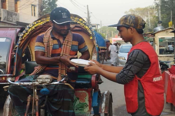 ফ্রি ইফতারী বিতারণ কার্যক্রম
